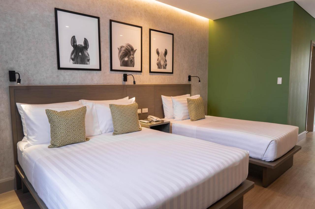 Primeway Suites Cebu Exteriör bild