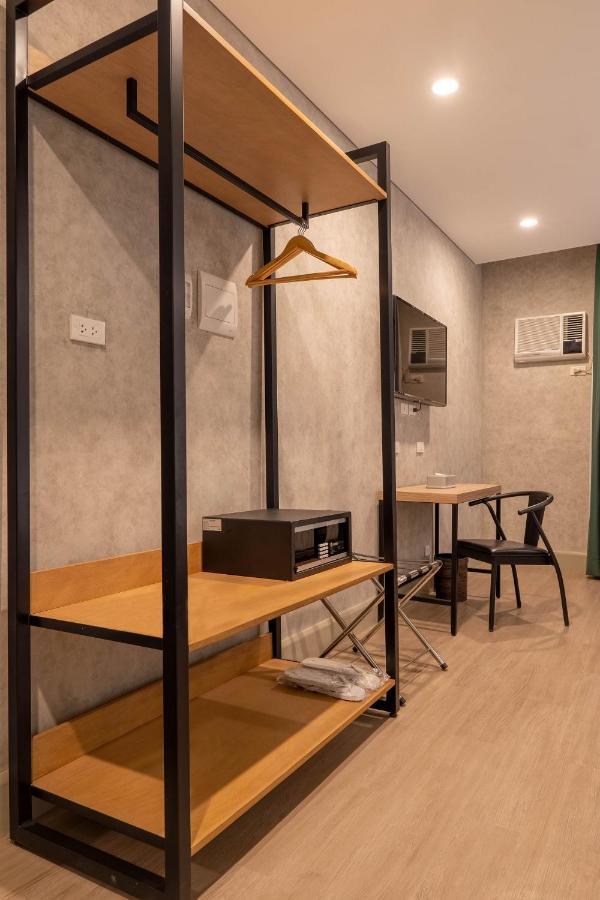 Primeway Suites Cebu Exteriör bild