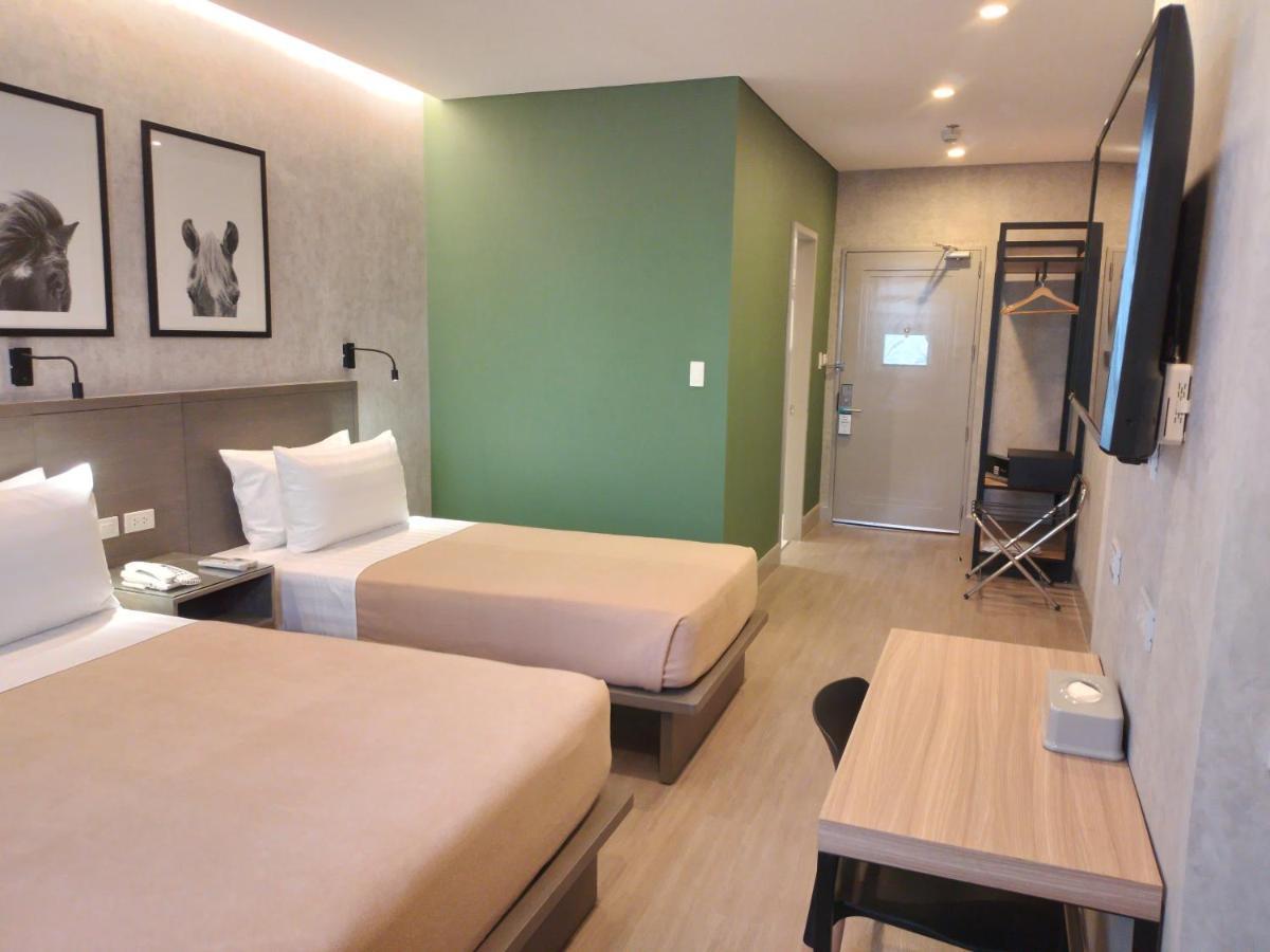 Primeway Suites Cebu Exteriör bild